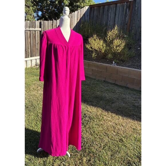 Vanity Fair Night Robe House Coat L Fuchsia Velour Snap Closure Granny Core - Picture 1 of 10